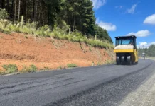 Pavimentação avança na Linha Pedra Branca em Caçador