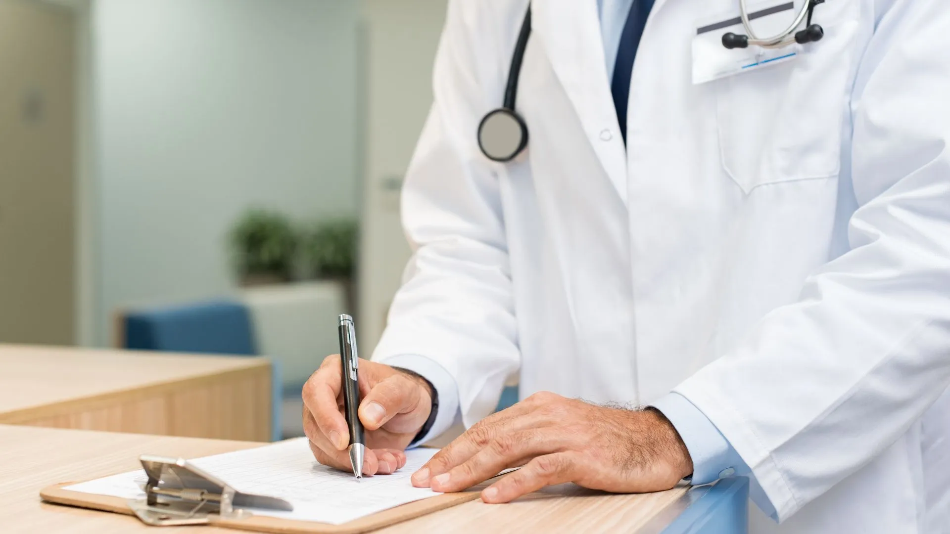 Médico é condenado por corrupção em esquema de fura-fila do SUS