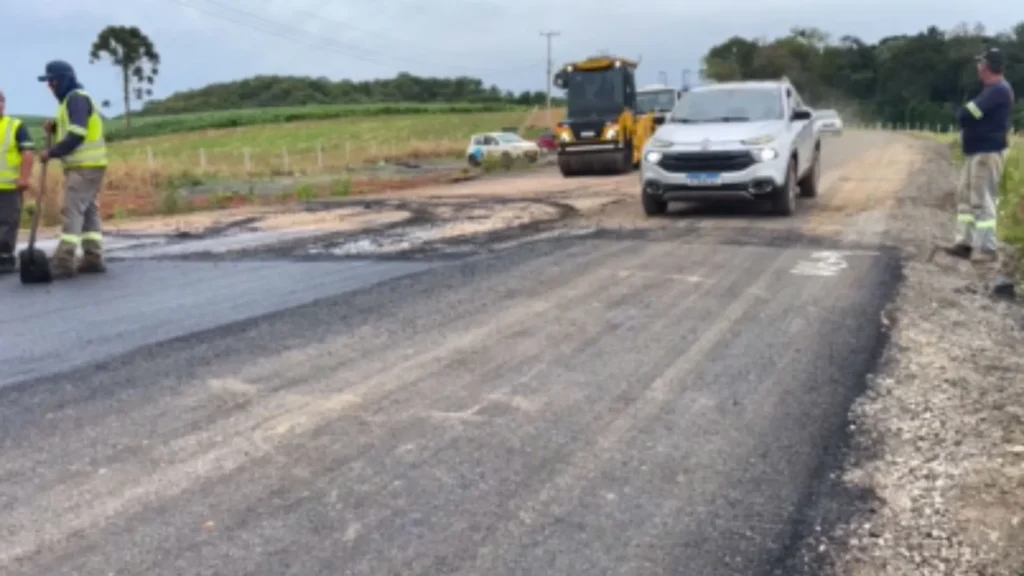 Pavimentação da SC-451 entre Fraiburgo e Frei Rogério é iniciada