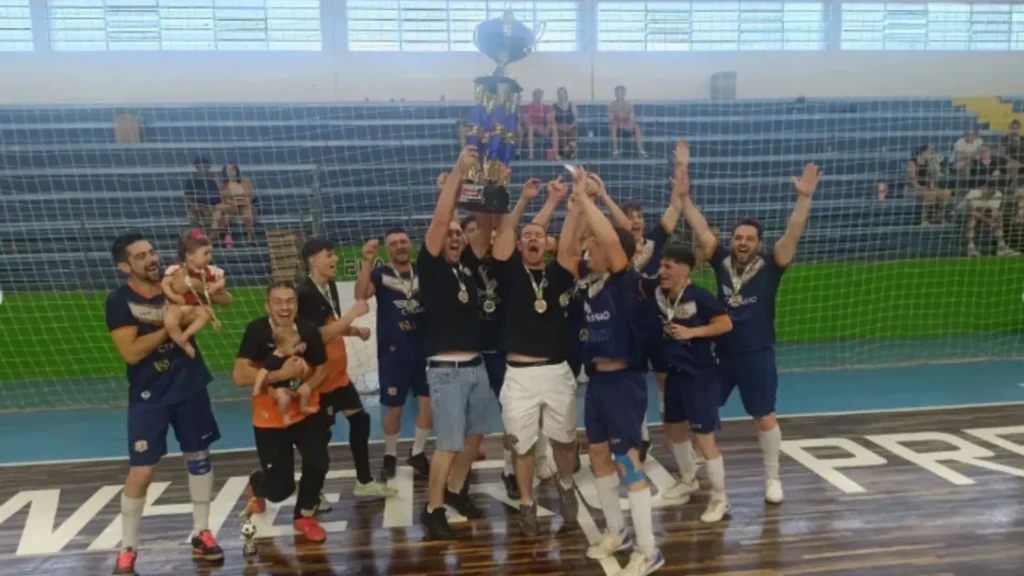 Bugres e Gallos são campeões do futsal de Pinheiro Preto