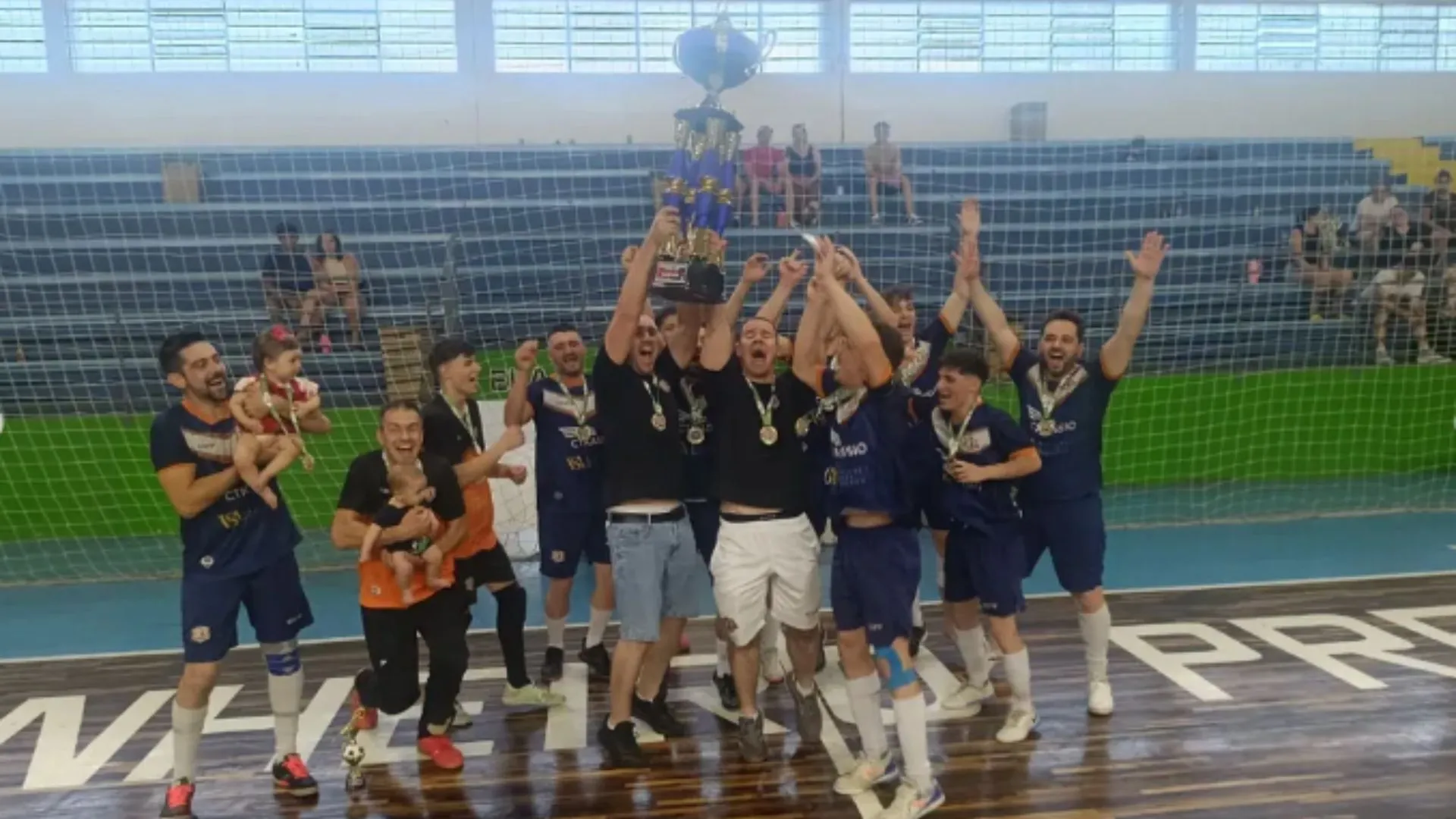 Bugres e Gallos são campeões do futsal de Pinheiro Preto