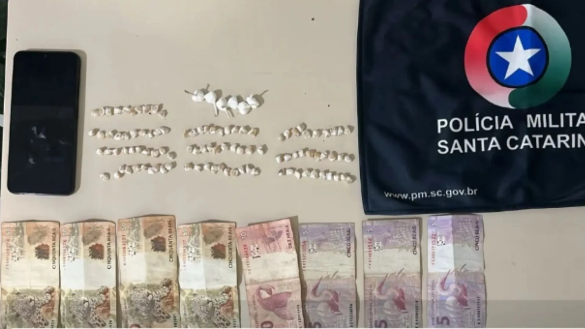 Drogas são apreendidas e suspeito é detido pela PM em Videira