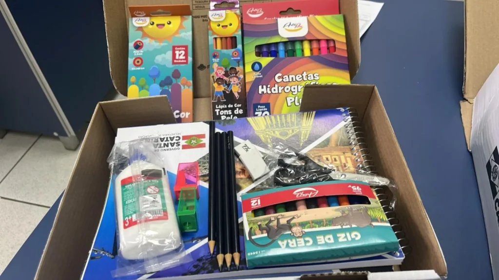 Videira recebe primeiros kits escolares para alunos da rede estadual em 2026