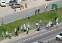 Briga entre torcidas de Santos e Inter bloqueia BR-101 em Itapema