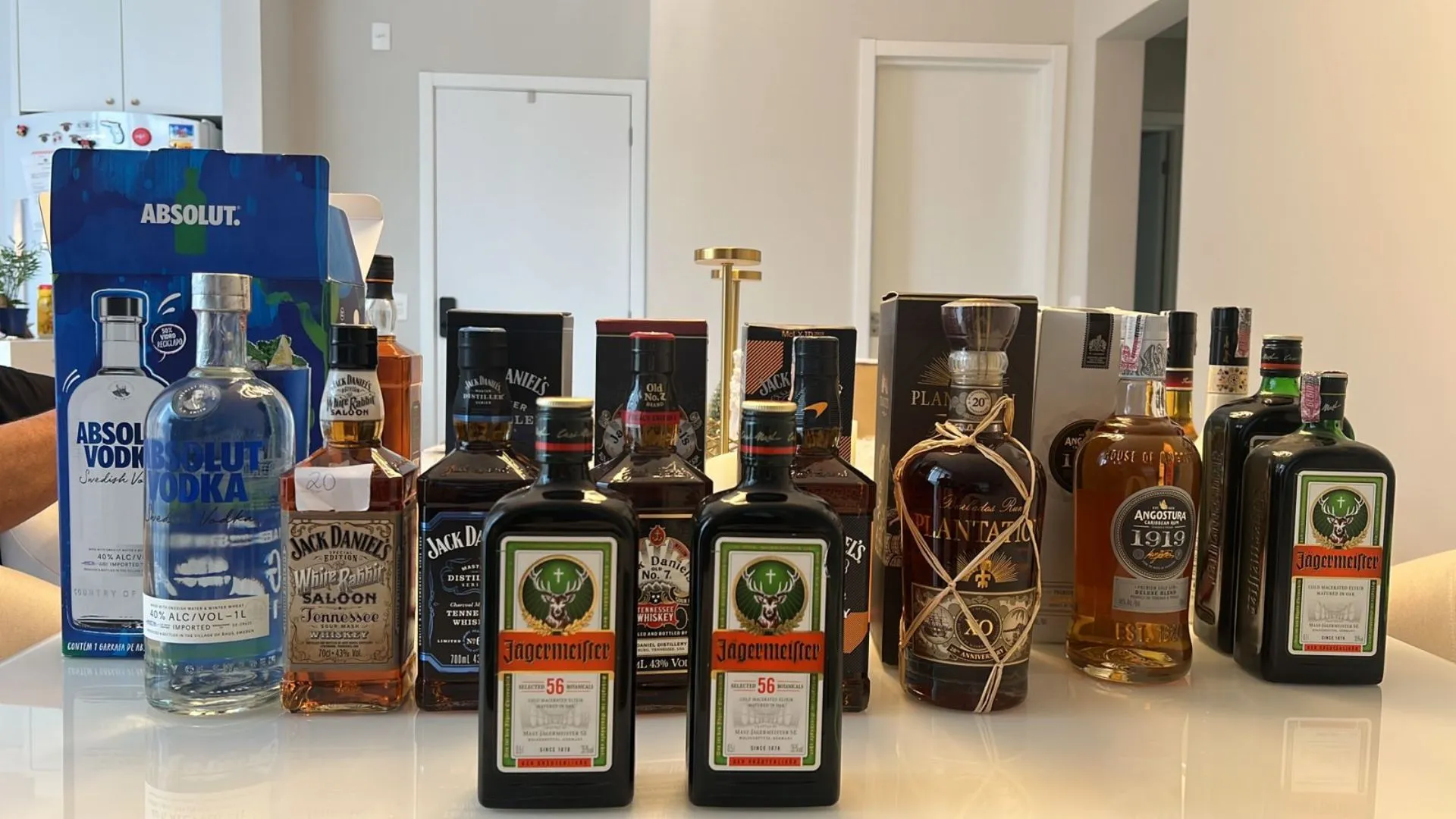 Operação em SC desmonta esquema de bebidas falsificadas