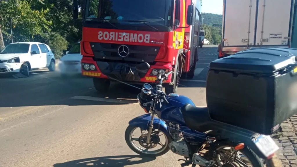 Acidente no centro de Rio das Antas deixa motociclista hospitalizado