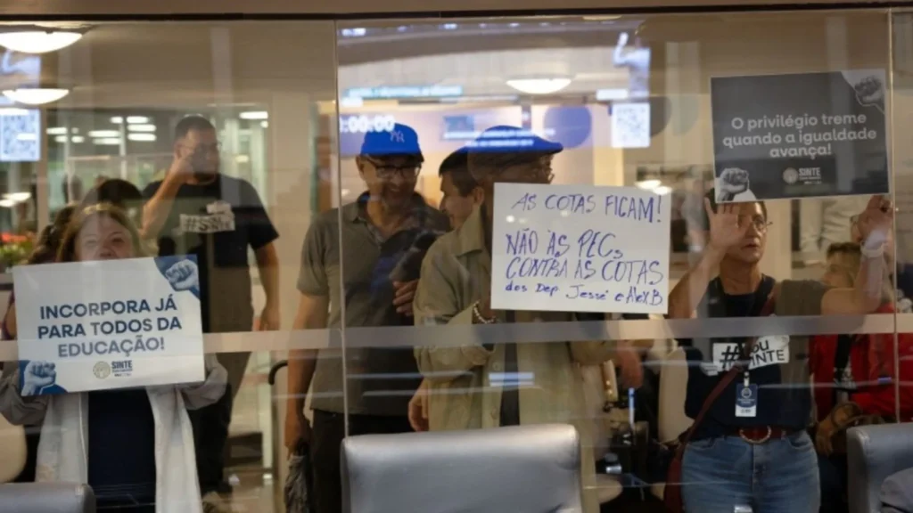 Deputados aprovam projeto que proíbe cotas no ensino superior de SC