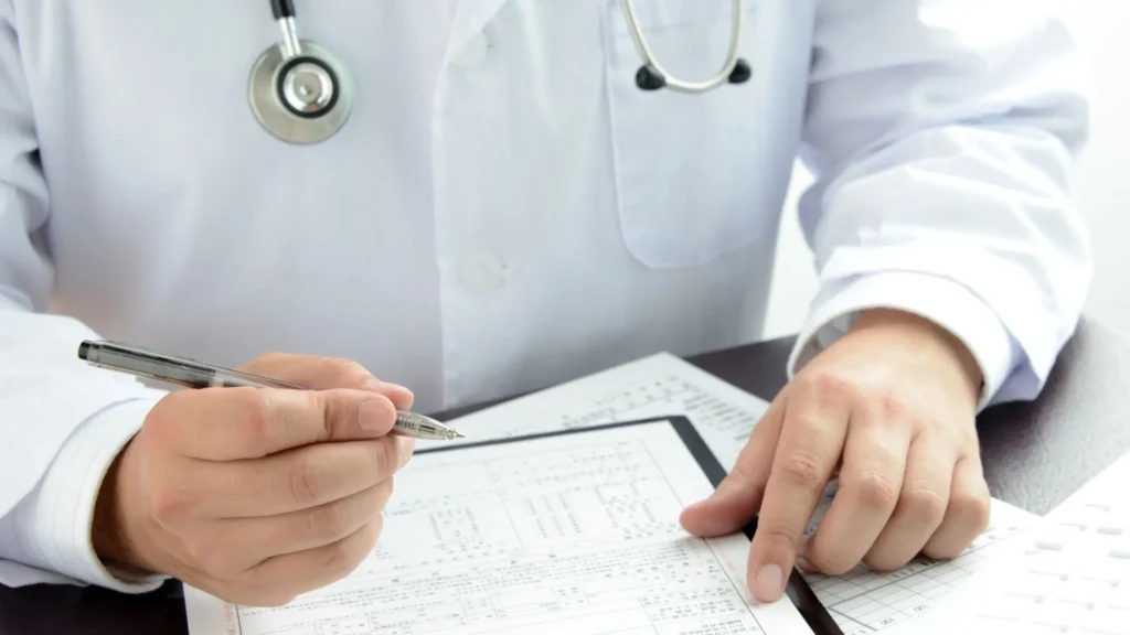 Fake news sobre fim de atestados médicos em papel é desmentida pelo CFM