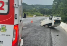 Jovem de Videira sofre capotamento em veículo na BR-282