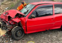 Colisão entre dois veículos deixa duas pessoas feridas em Caçador