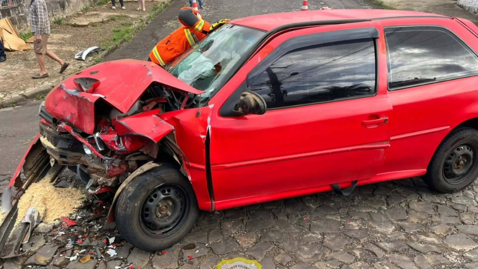 Colisão entre dois veículos deixa duas pessoas feridas em Caçador