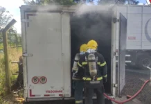 Fogo em contêiner de empresa é controlado no Meio-Oeste