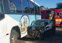 Colisão entre carro e ônibus deixa cinco feridos em Videira