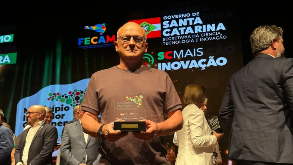 Pinheiro Preto recebe Selo Município Inovador Catarinense