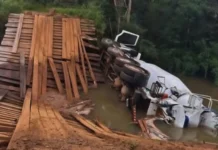 Caminhão cai de ponte entre Caçador e Rio das Antas