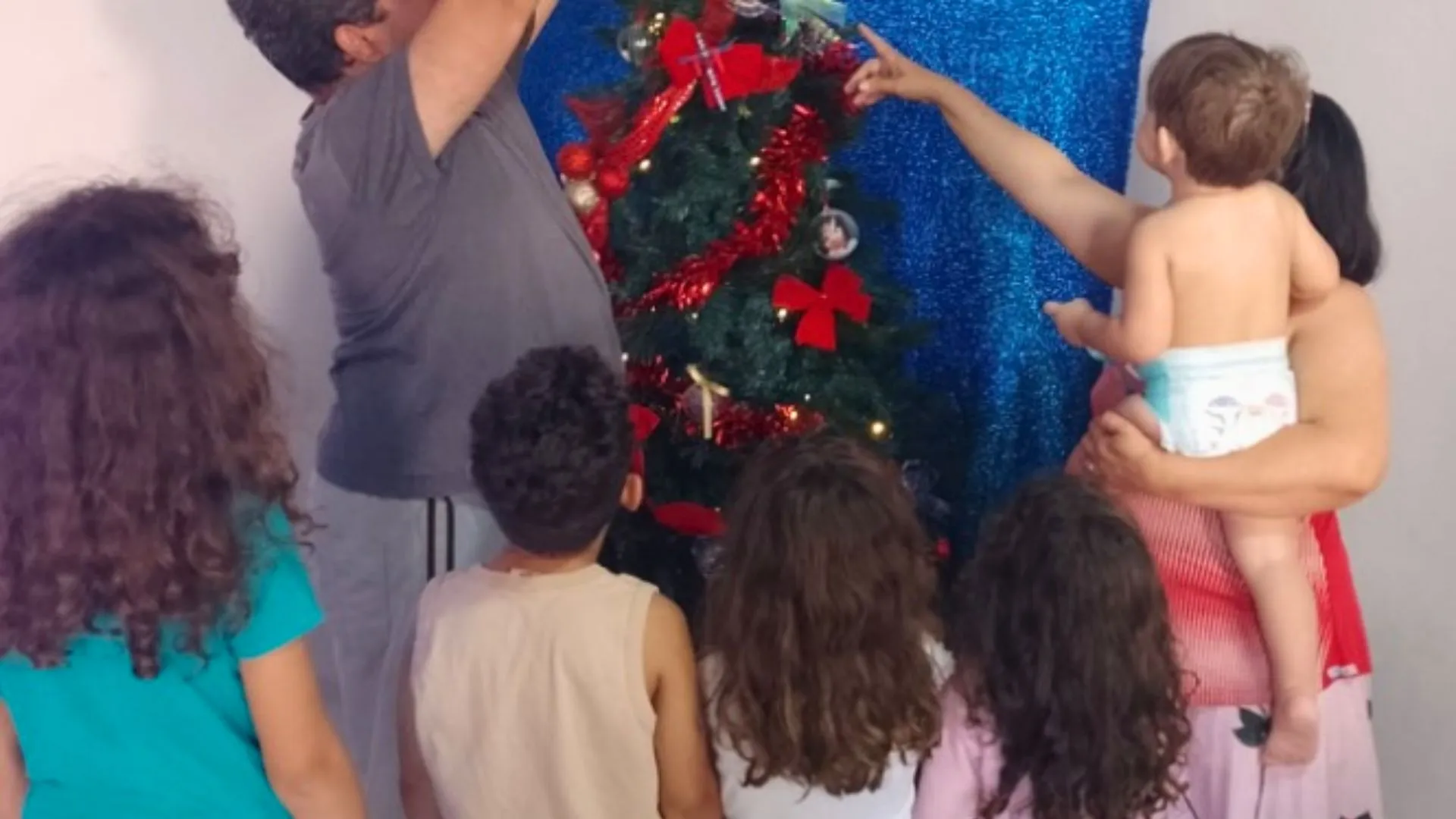 Adoção conjunta de cinco irmãos transforma vida de família em SC