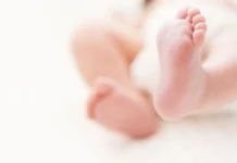 Bebê de 11 meses com drogas no sangue é internado em estado grave em SC