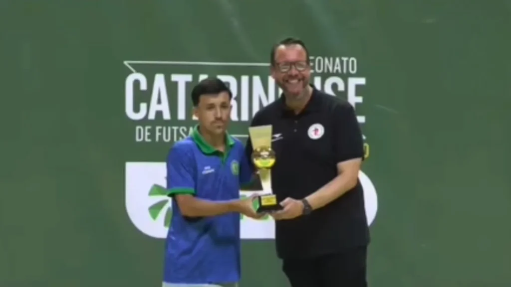 Atleta videirense é eleito Revelação do Catarinense de Futsal Série Ouro