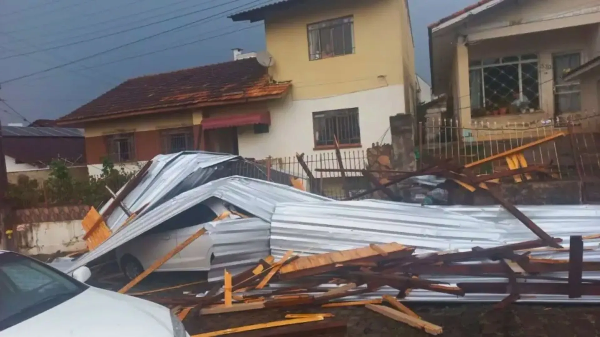 Temporal em Lages teve ventos de até 100 km/h, confirma Defesa Civil