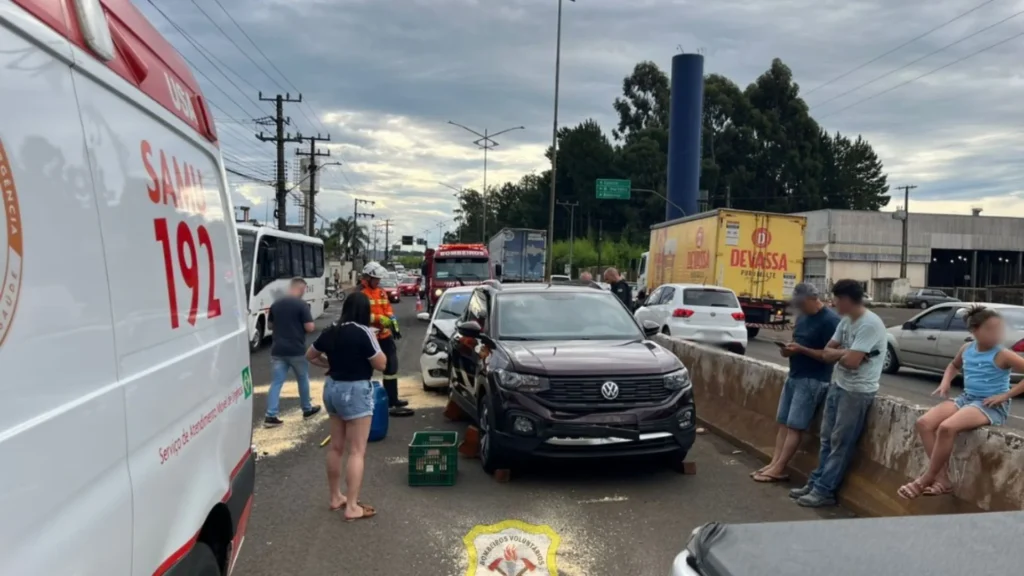 Engavetamento em Caçador mobiliza Bombeiros e SAMU