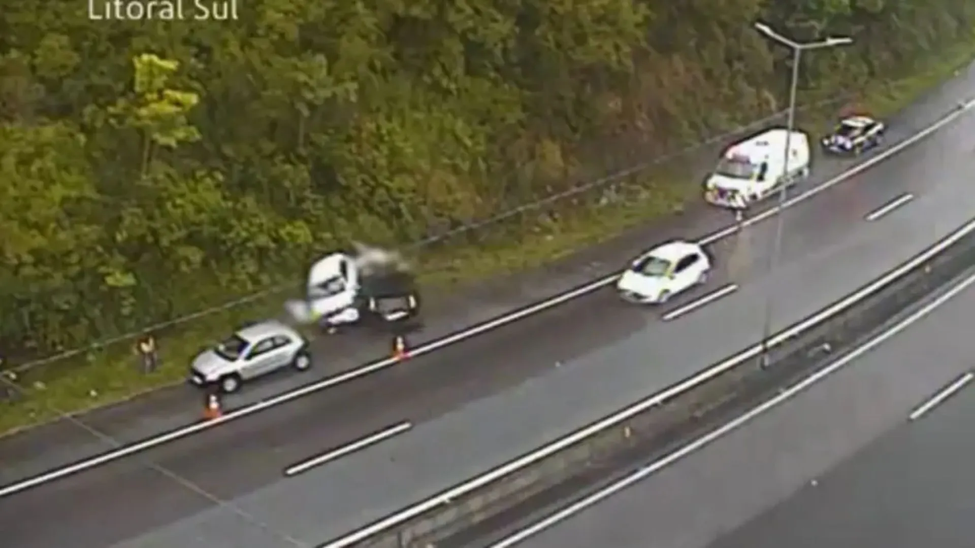 Motorista desgovernado atropela PRFs e pedestres no acostamento da BR-101 em SC