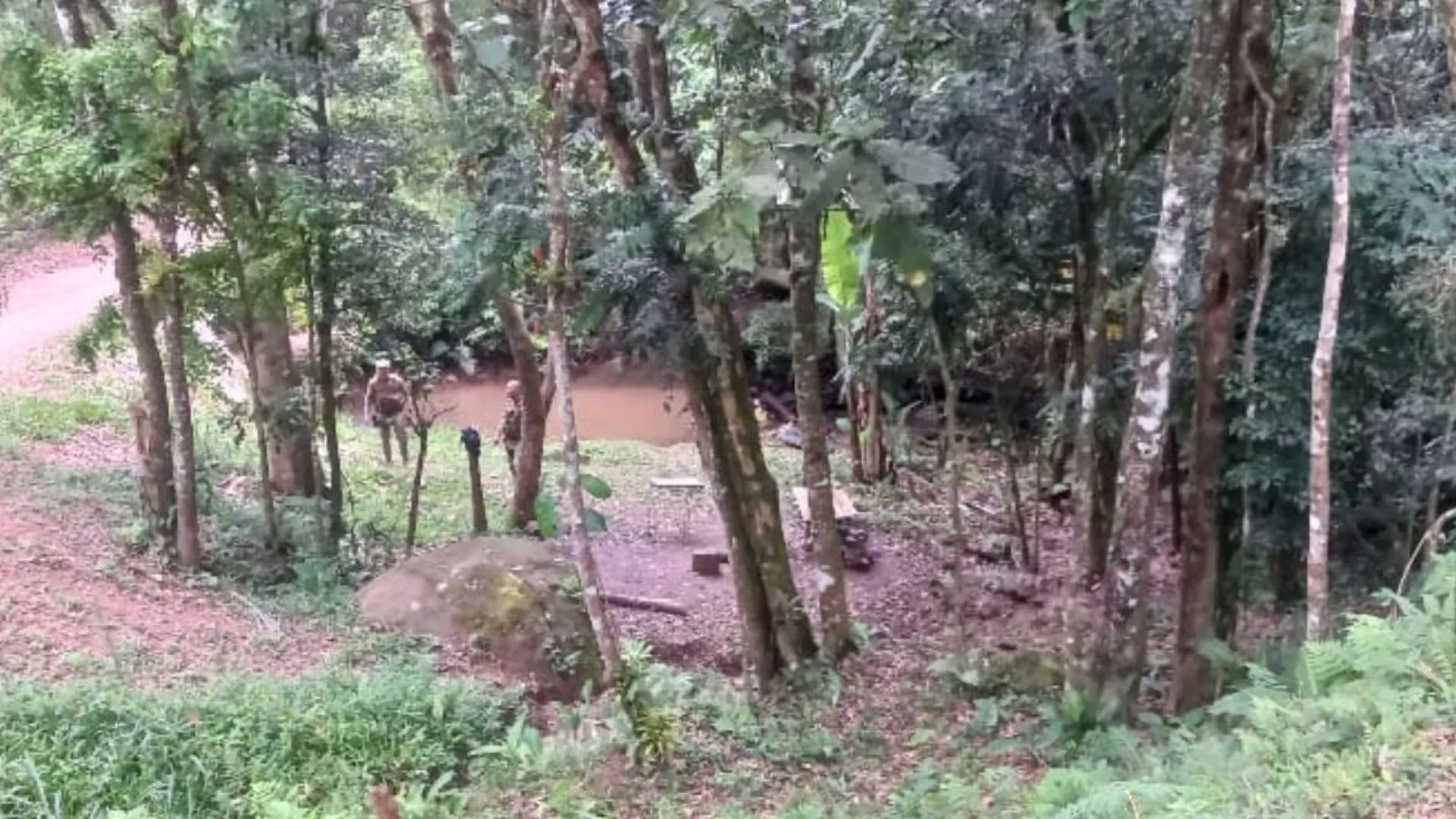 Pai é morto e filho fica ferido em ataque a facão em cachoeira de SC