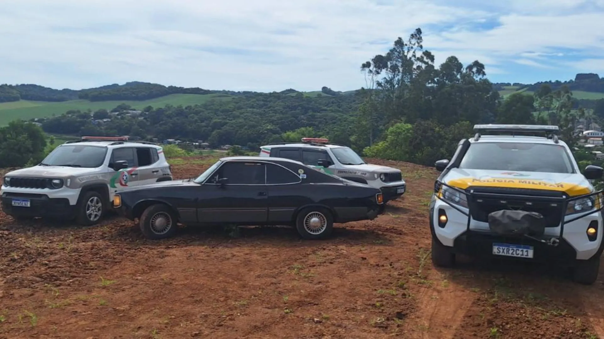 Policial a caminho do trabalho encontra carro furtado e prende suspeito no Oeste de SC