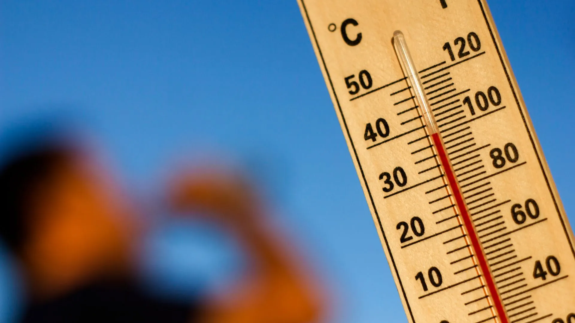 Calor acima da média e alerta para temporais marcam a segunda-feira em SC