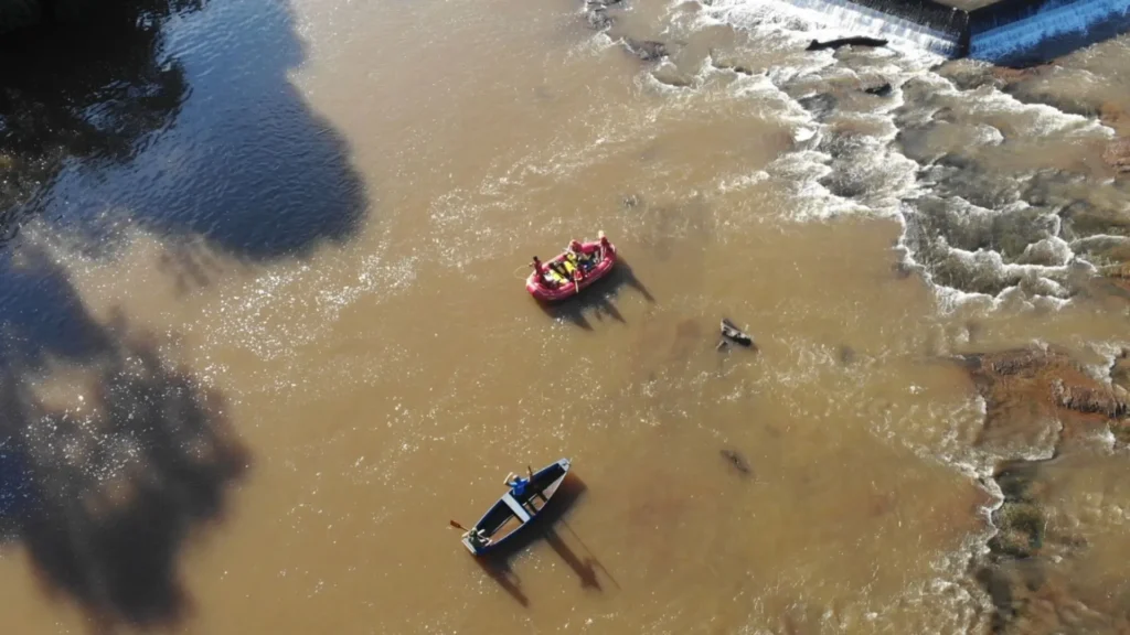Mergulhadores encontram corpo e vítima de afogamento no Oeste