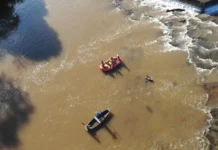 Mergulhadores encontram corpo e vítima de afogamento no Oeste