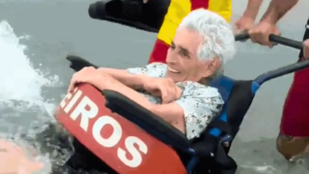 Idosa de 96 anos realiza sonho e conhece o mar pela primeira vez