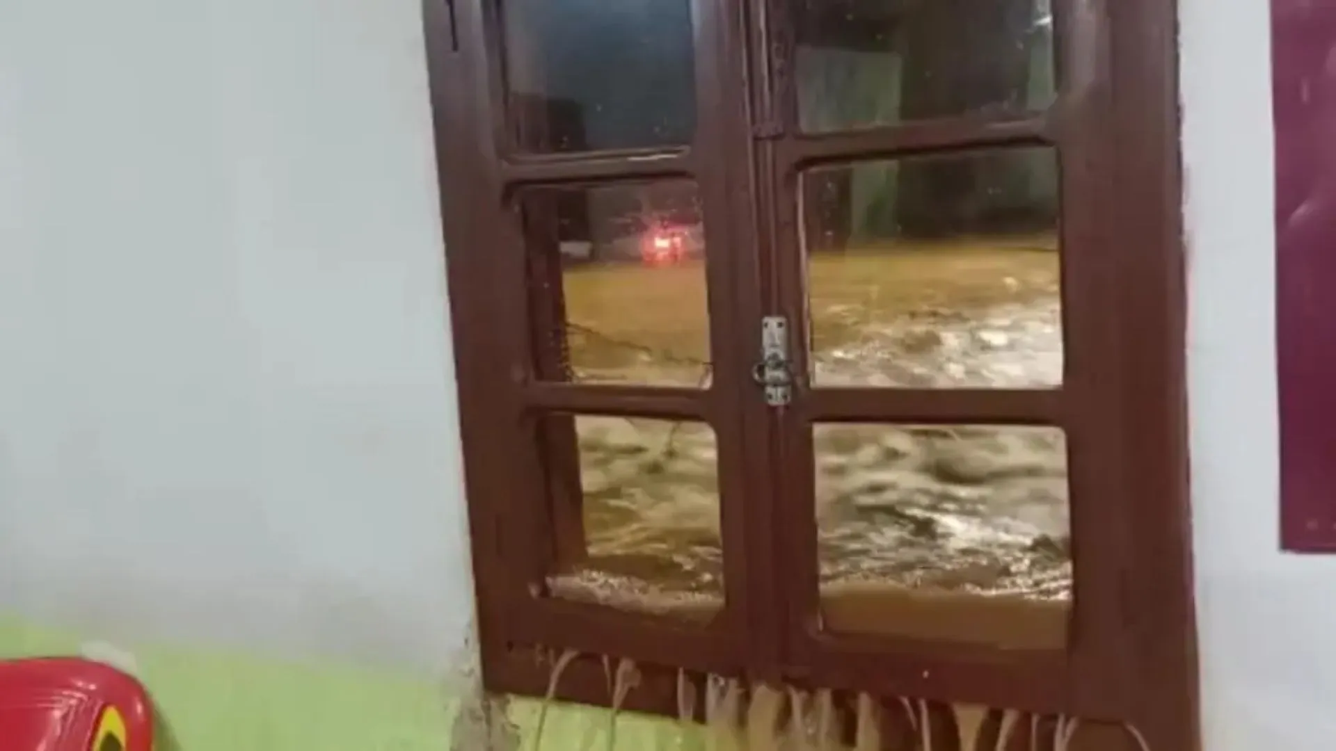 Confira os estragos causados pela tempestade que atingiu Treze Tílias na segunda-feira