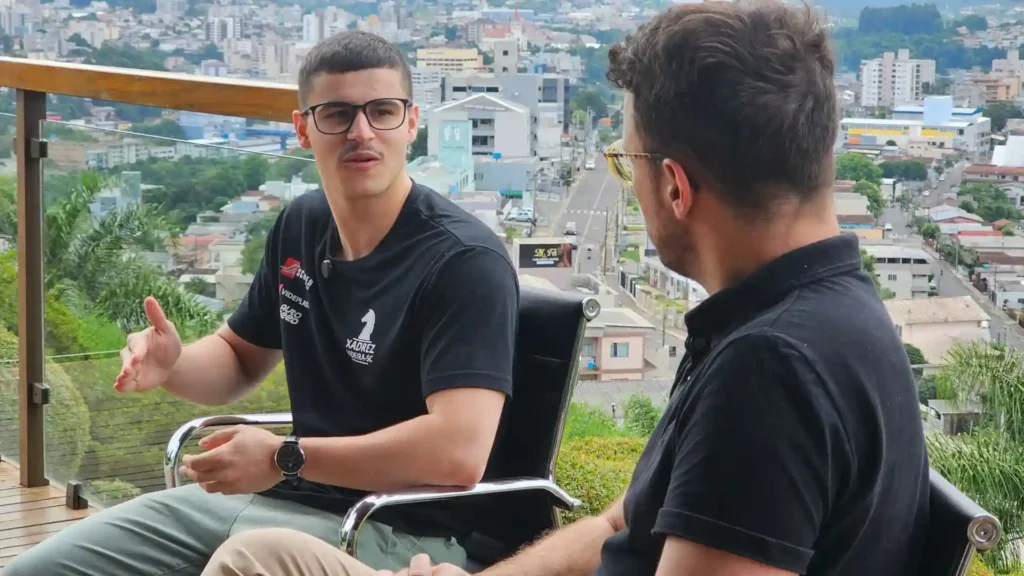 Xadrez ganha força em Videira: mestre Arthur Schena conquista bronze no JASC 2025