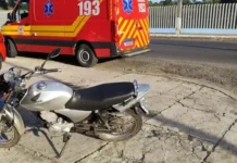 Motociclista fica ferido após colisão com van escolar em Porto União