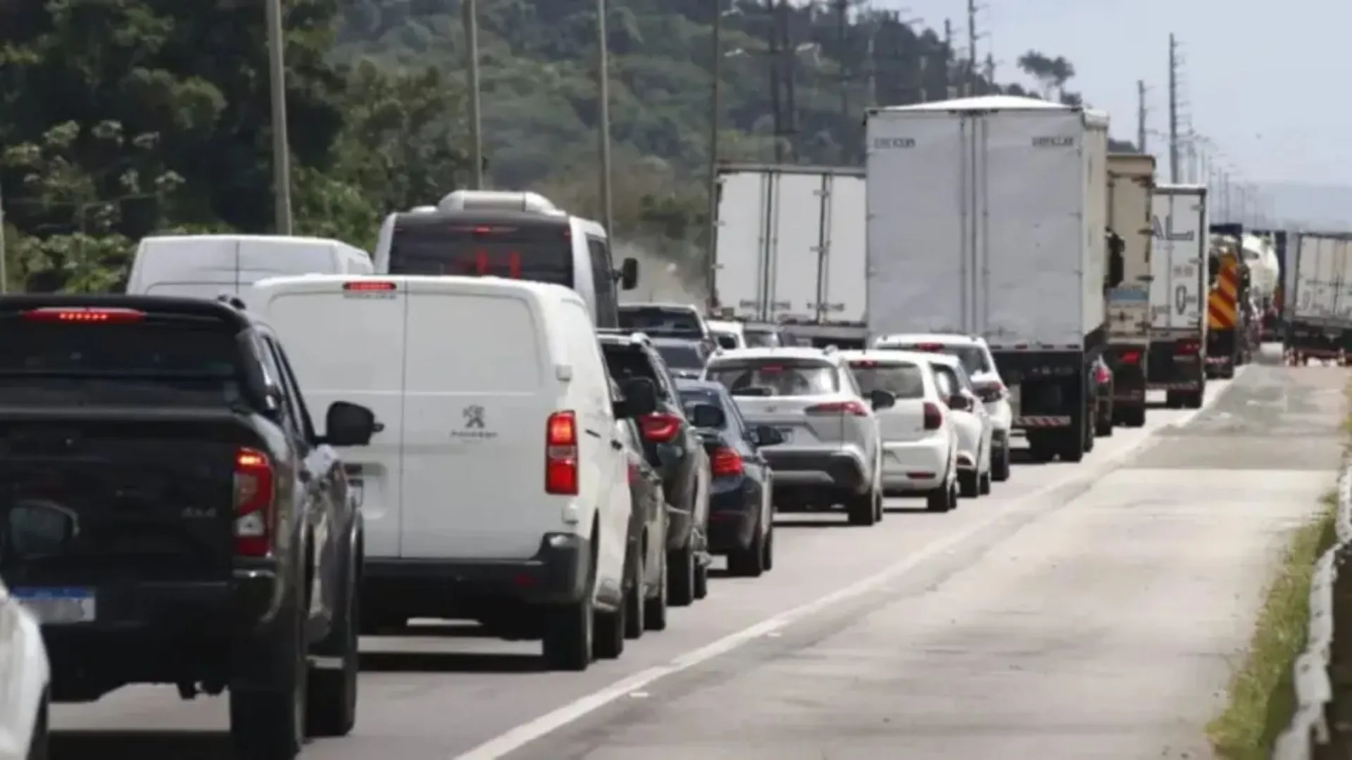 Mais de 4,3 milhões de veículos devem percorrer a BR-101 em SC no fim de ano