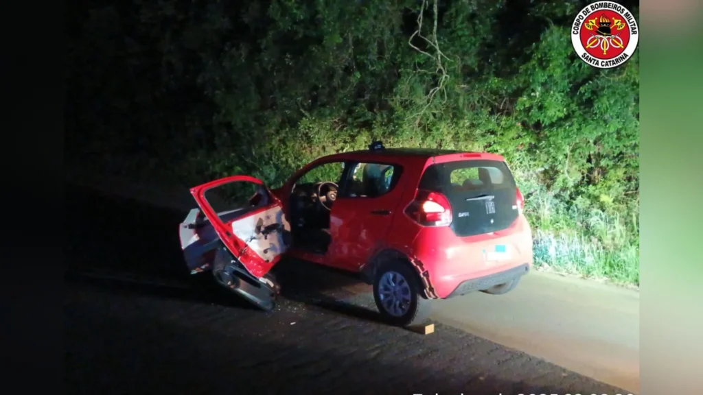 Colisão entre carros na SC-350 deixa mulher ferida