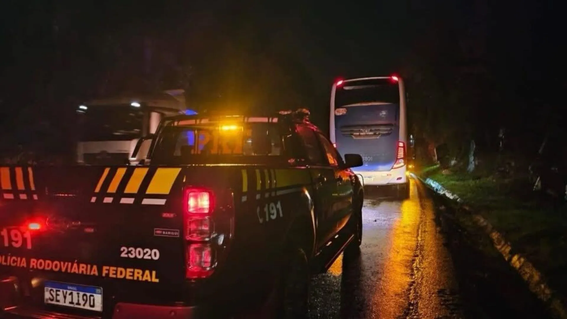 Acidente com ônibus deixa 11 feridos em União da Vitória