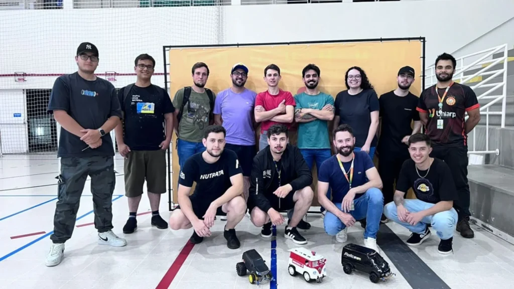 Acadêmicos desenvolvem protótipos de carros elétricos autônomos