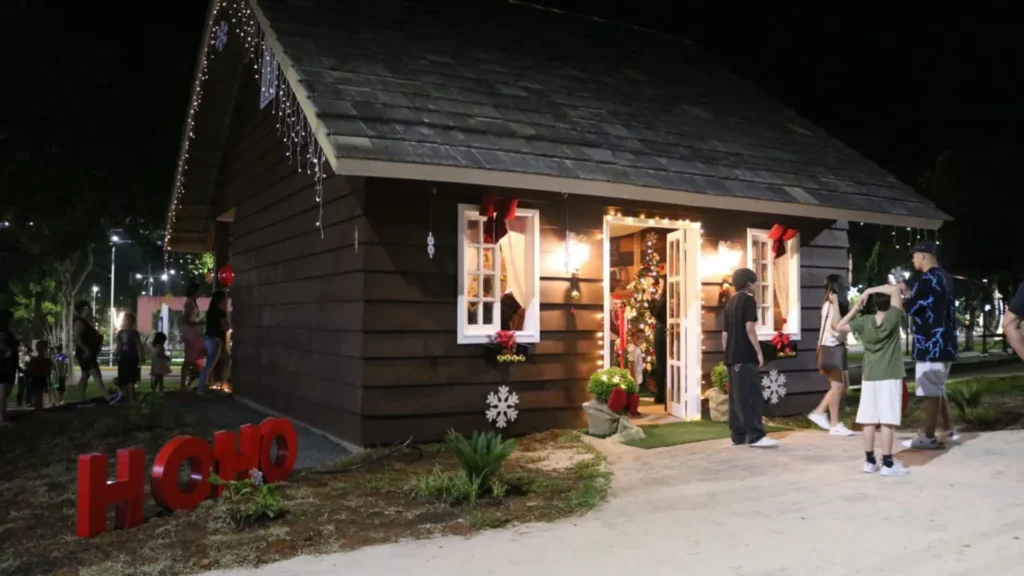 Casa do Papai Noel é aberta ao público no Parque Central em Caçador