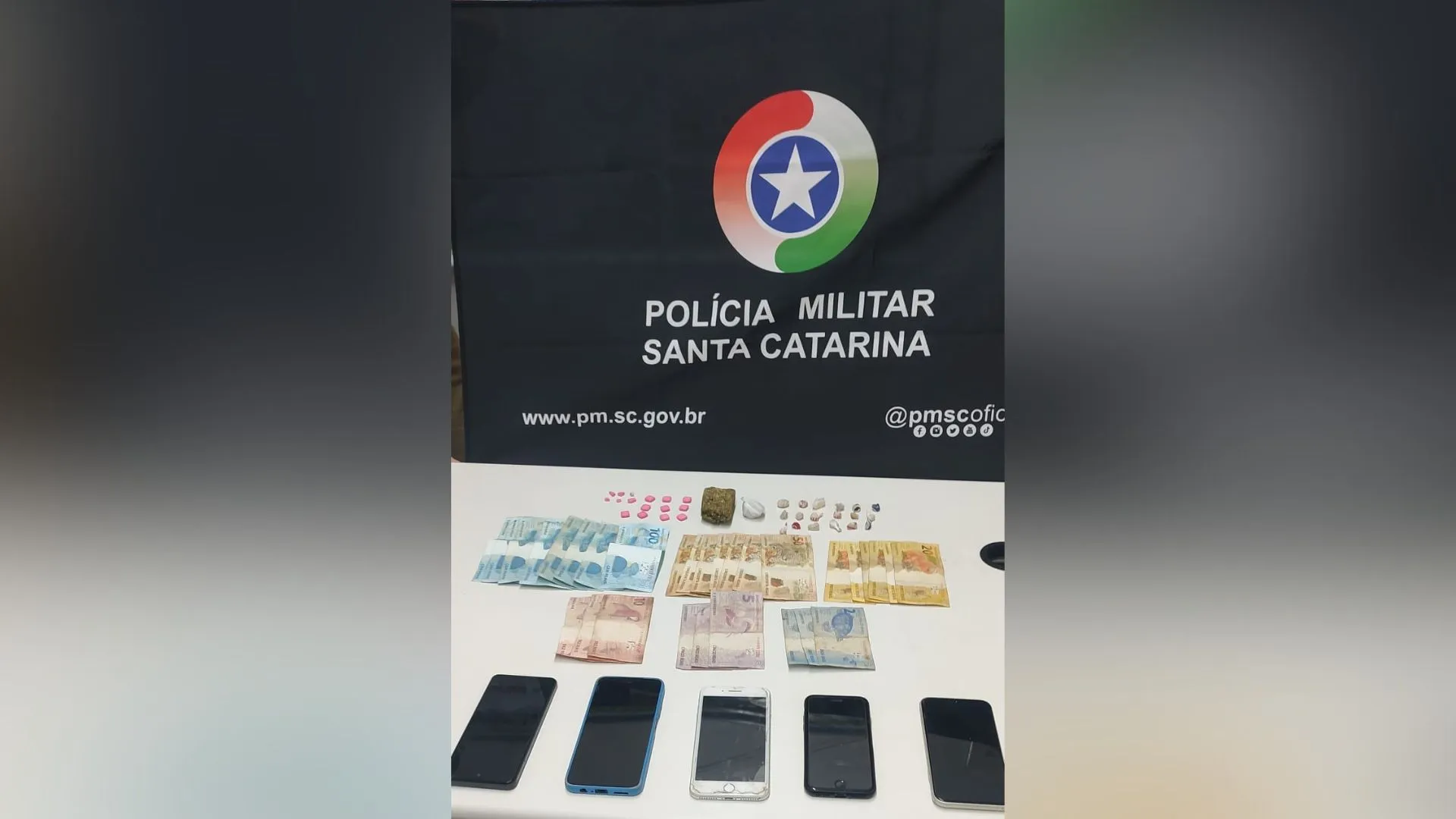 PM prende quatro por tráfico de drogas em Treze Tílias