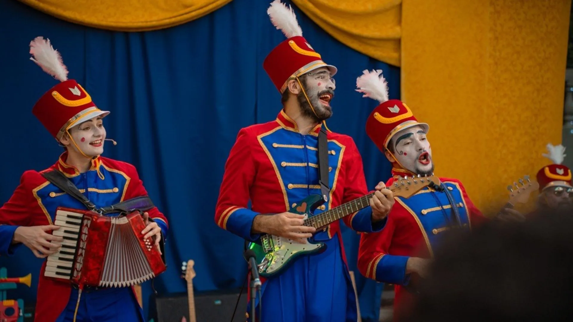 Orquestra de Brinquedos encanta no Natal da CDL Caçador