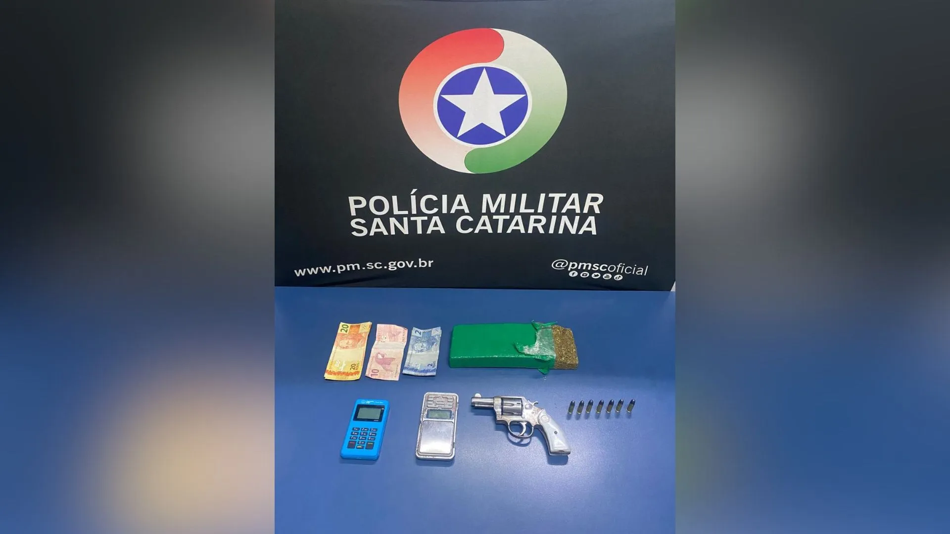 Homem é detido com revólver e mais de meio quilo de maconha