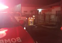 Homem morre após ser esfaqueado em frente a bar em Santa Cecília