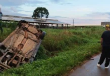 Acidente na BR-470 em Campos Novos deixa dois feridos após colisão e capotamento