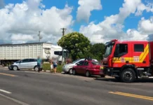 Choque entre três veículos no trevo da BR-470 deixa crianças feridas