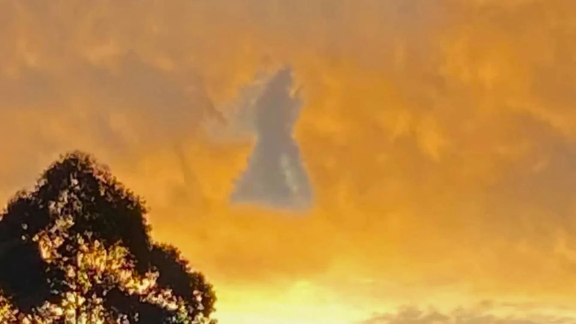 Nuvem em forma de anjo chama atenção de moradores de pequena cidade catarinense