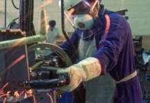 Santa Catarina supera média nacional e cresce em indústria, comércio e serviços