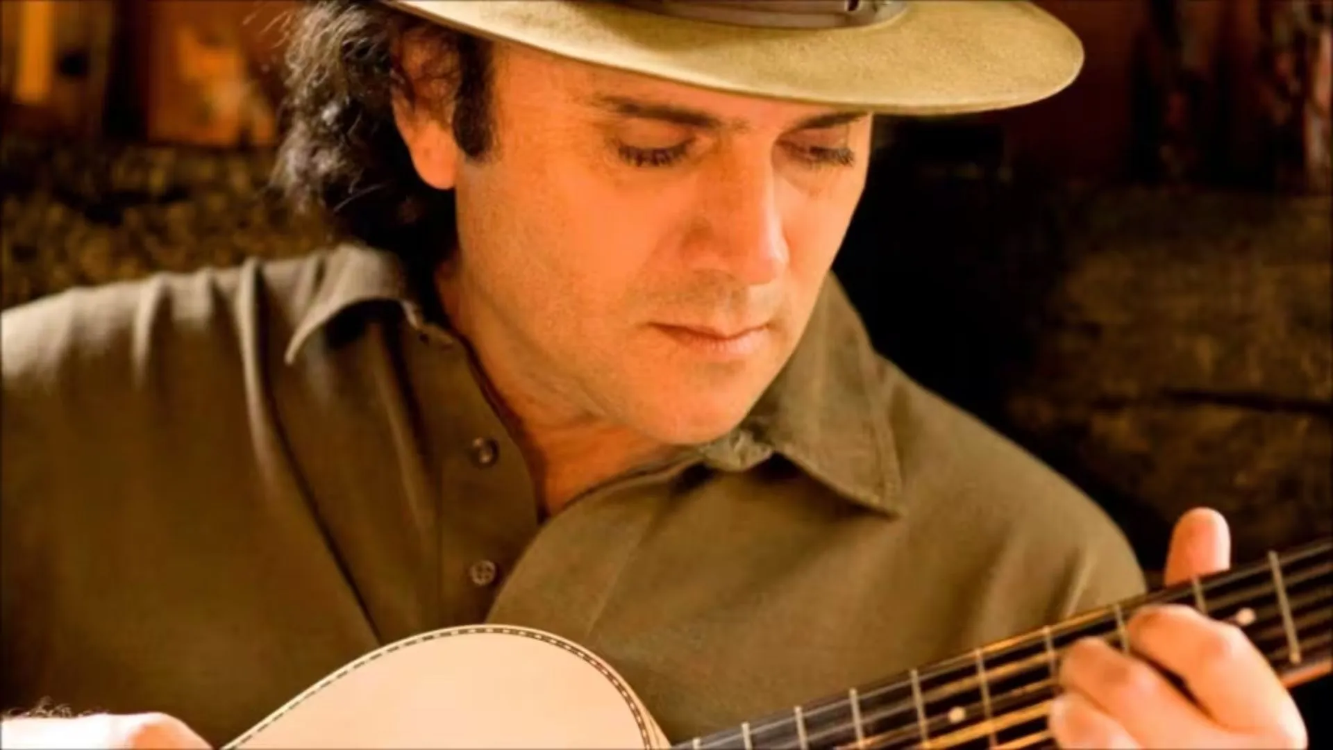 Almir Sater traz música e emoção à festa de 82 anos de Videira