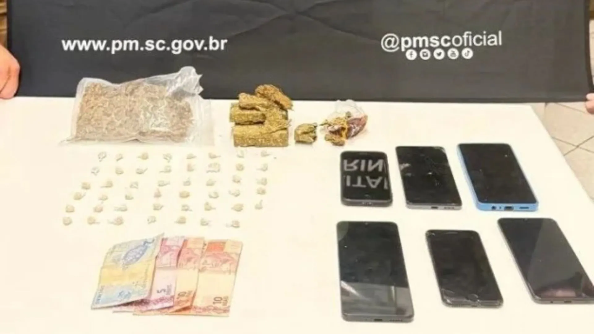 Três jovens são presos por tráfico de drogas em Treze Tílias