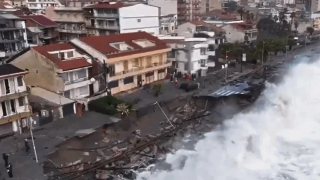 Ciclone provoca onda gigante e causa estragos na Itália